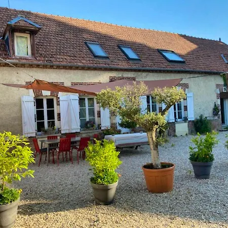 Maison De 4 Avec Piscine Partagee Jacuzzi Et Terrasse A Payns