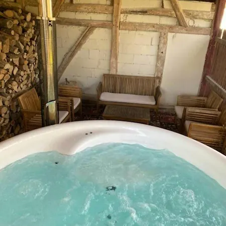 Maison De 4 Avec Piscine Partagee Jacuzzi Et Terrasse A