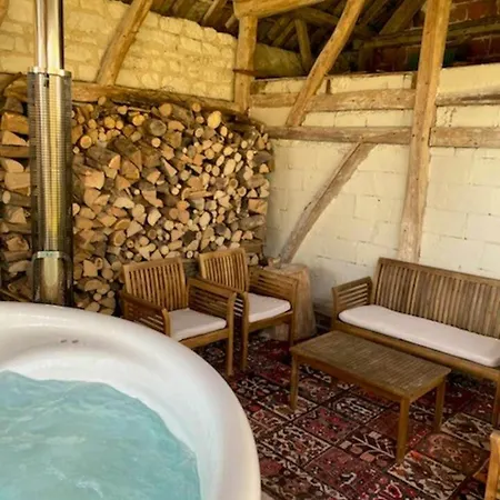 Maison De 4 Avec Piscine Partagee Jacuzzi Et Terrasse A بيت للعطل Payns